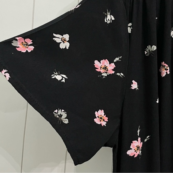 GAP Floral Print Wrap V Neck COLOR BLACK - Picture 6 of 14